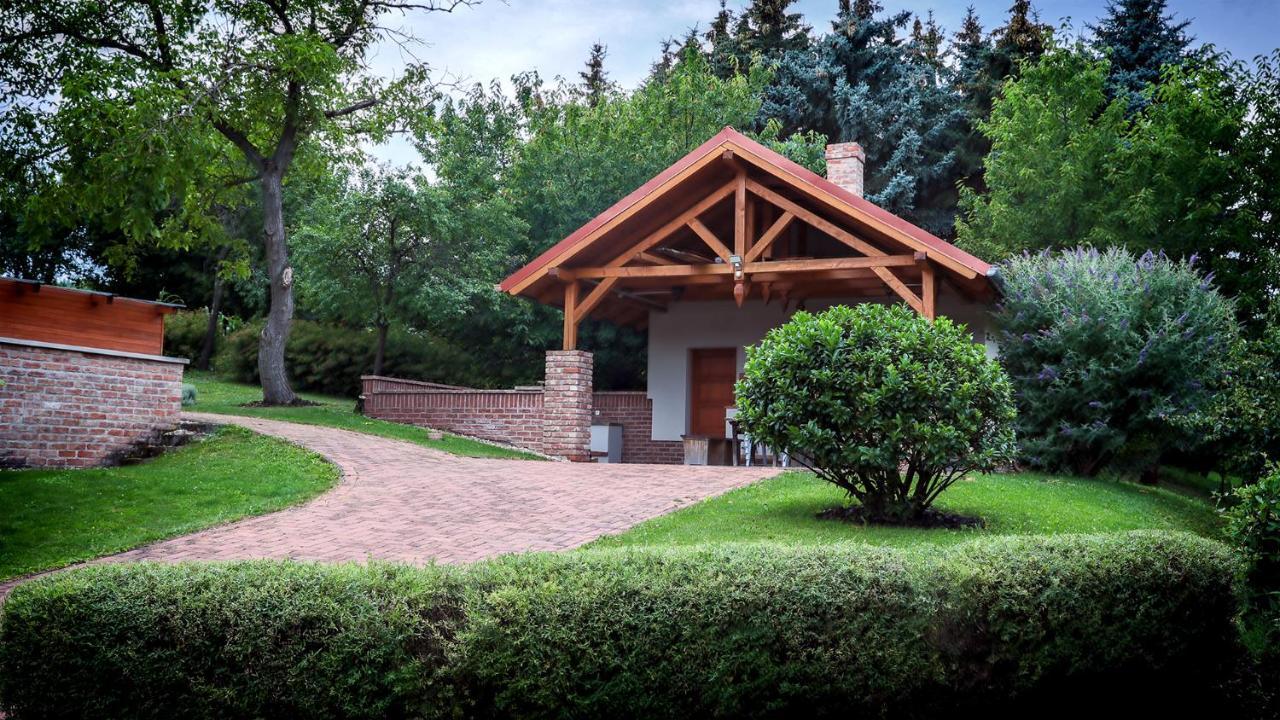 Ozkut Apartmanhaz Olmod Exterior foto