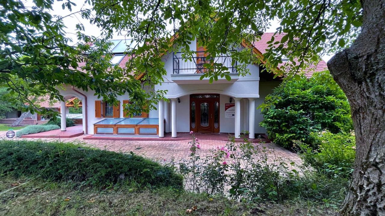 Ozkut Apartmanhaz Olmod Exterior foto
