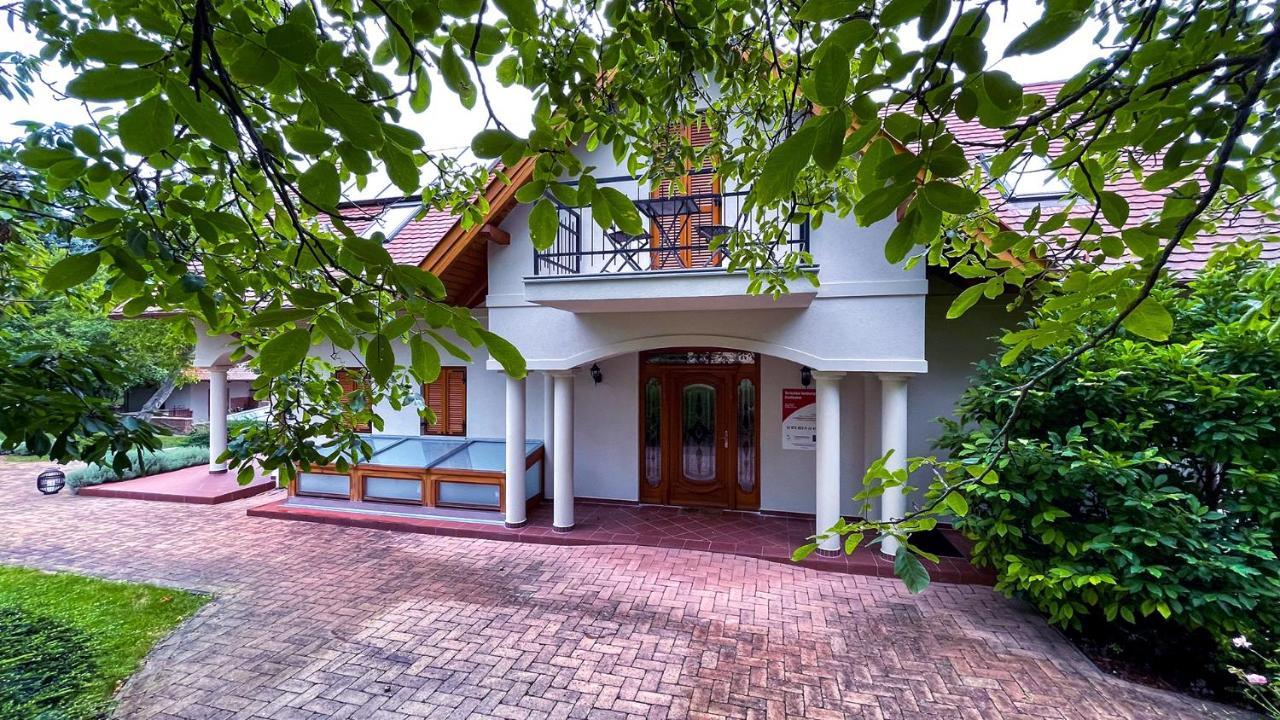 Ozkut Apartmanhaz Olmod Exterior foto