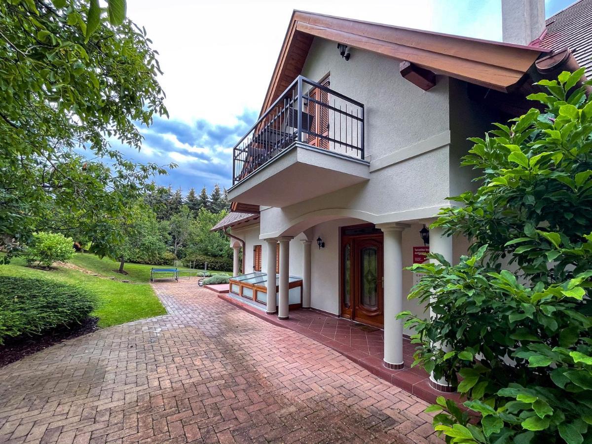 Ozkut Apartmanhaz Olmod Exterior foto