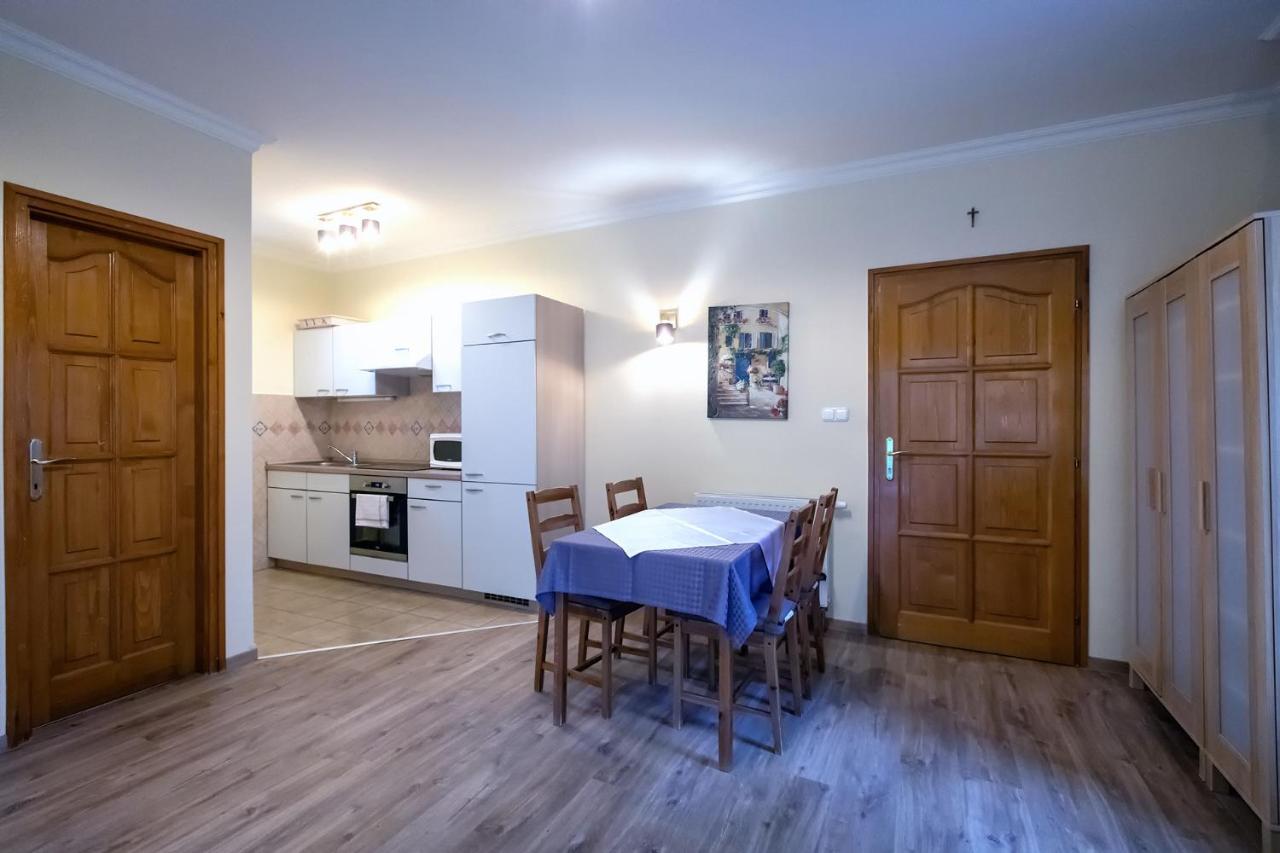 Ozkut Apartmanhaz Olmod Exterior foto