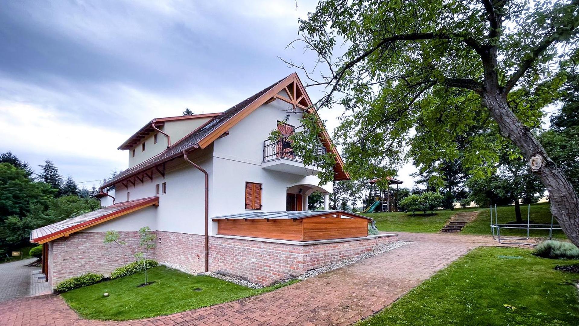 Ozkut Apartmanhaz Olmod Exterior foto