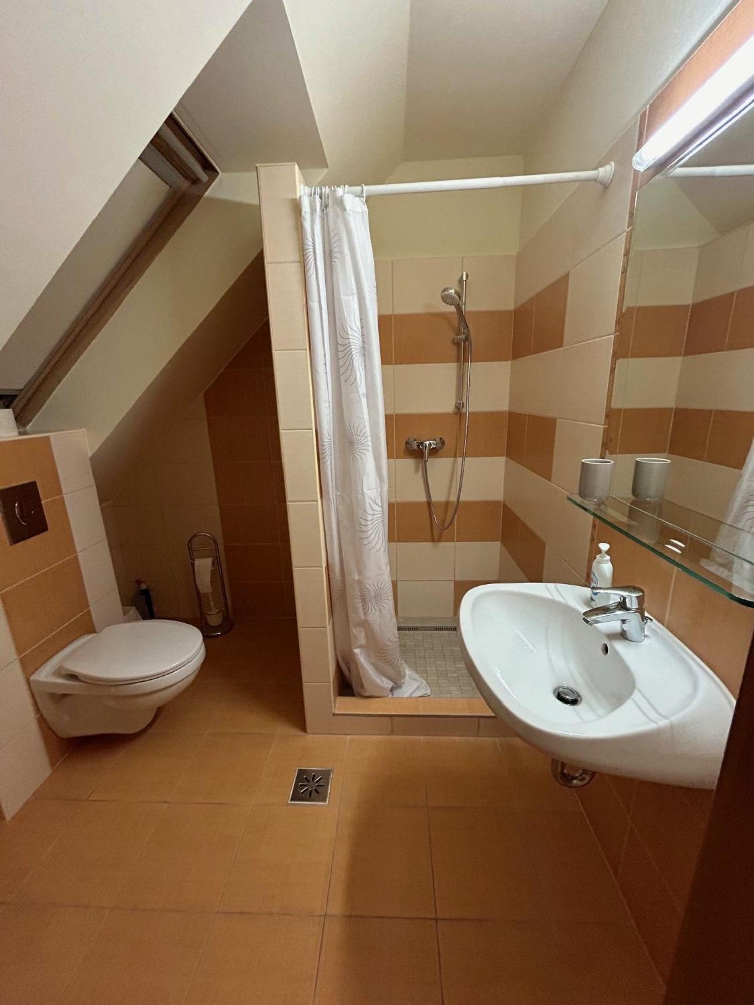 Ozkut Apartmanhaz Olmod Exterior foto
